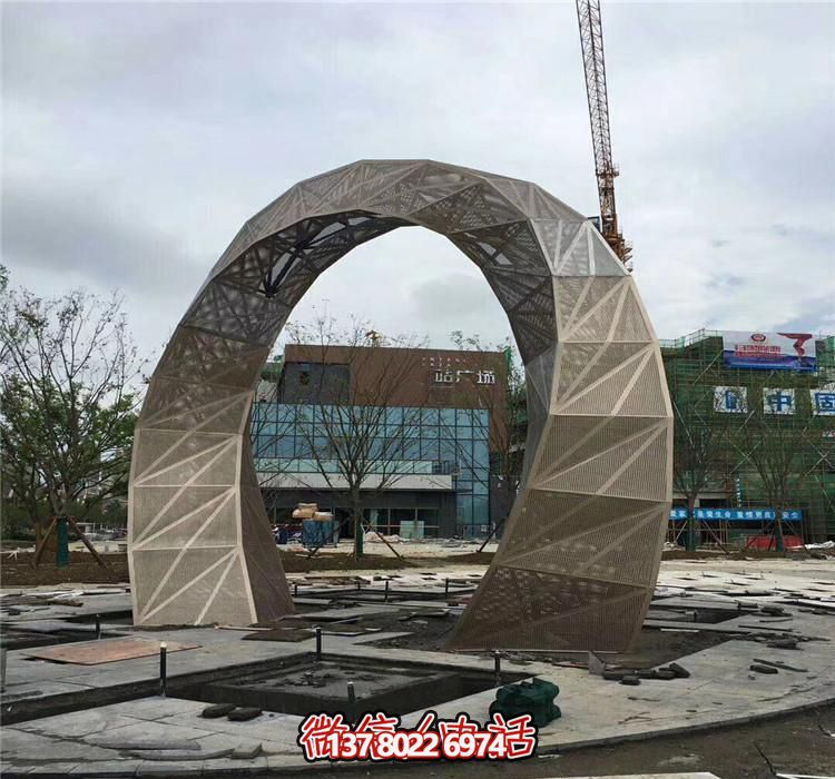 不銹鋼網(wǎng)格拱門雕塑,點(diǎn)綴廣場 不銹鋼網(wǎng)格拱門雕塑,點(diǎn)綴廣場