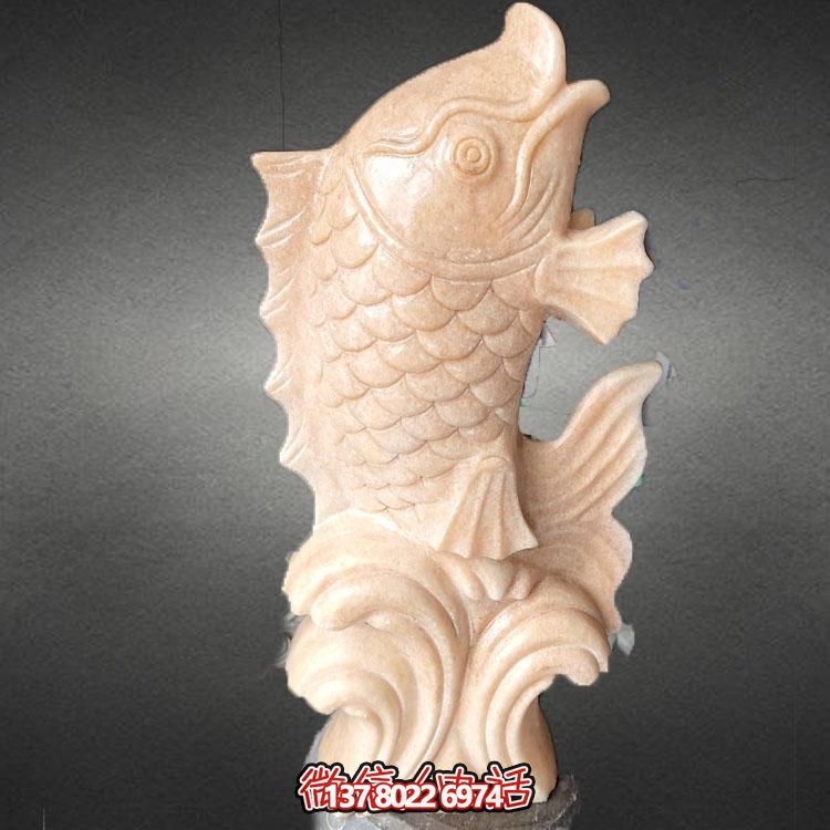 集大理石石雕、水景擺件、鯉魚(yú)雕塑于一體的精美藝術(shù)品