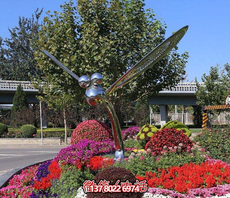 大型不銹鋼蜻蜓雕塑，給城市花園添彩