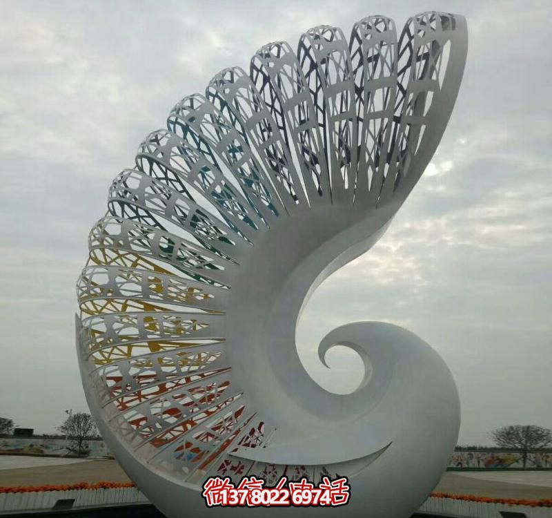 不銹鋼鳳凰雕塑，抽象而鏤空