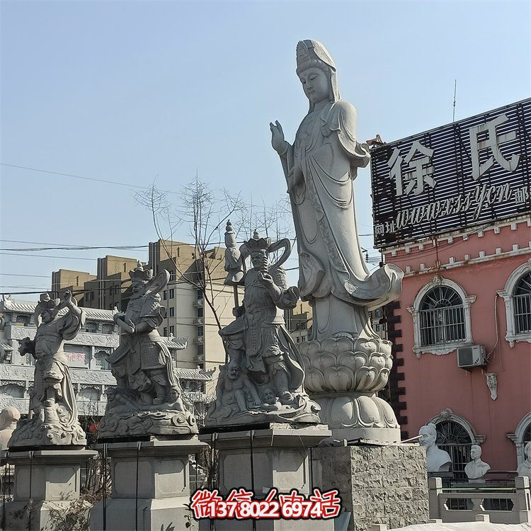 精美關公、佛像和石獅子雕刻，青石裝點美化廣場