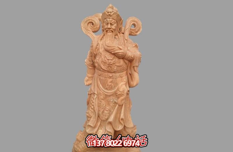 紅日晚霞下的關(guān)公雕塑，溫馨庭院里的佛像供奉