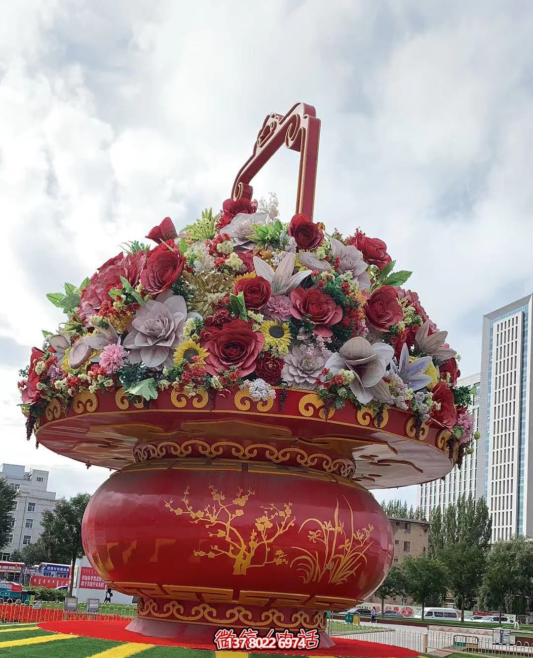現(xiàn)代五彩花籃,給城市廣場帶來活力 現(xiàn)代五彩花籃,給城市廣場帶來活力