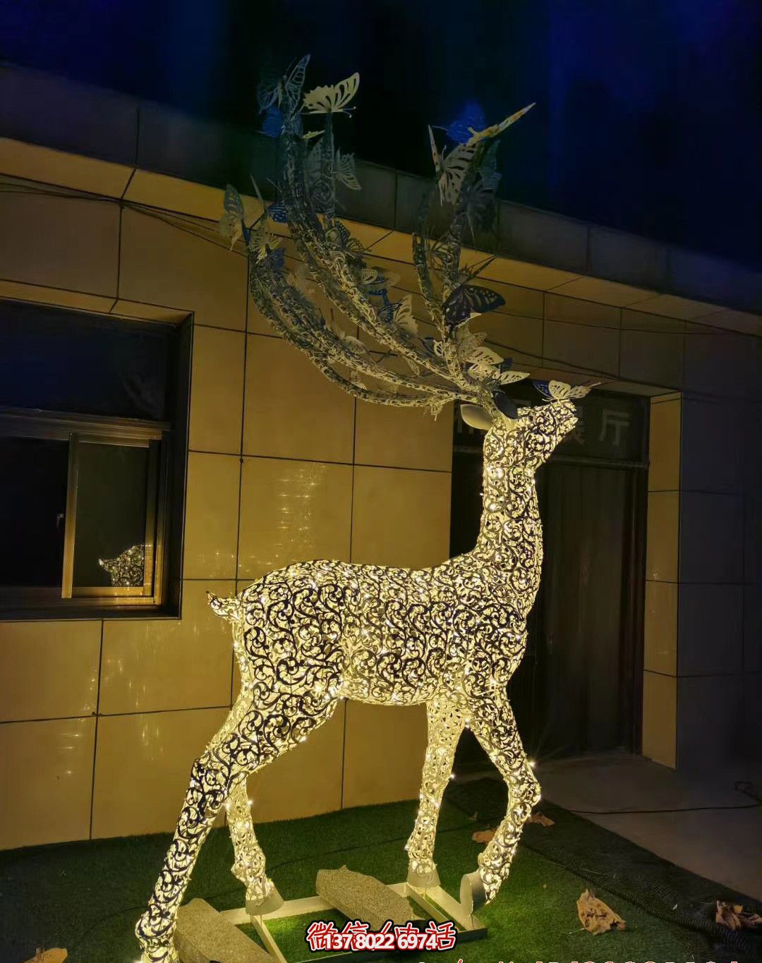 精美不銹鋼梅花鹿雕塑照明裝置,點(diǎn)綴廣場(chǎng)之美 精美不銹鋼梅花鹿雕塑照明裝置,點(diǎn)綴廣場(chǎng)之美