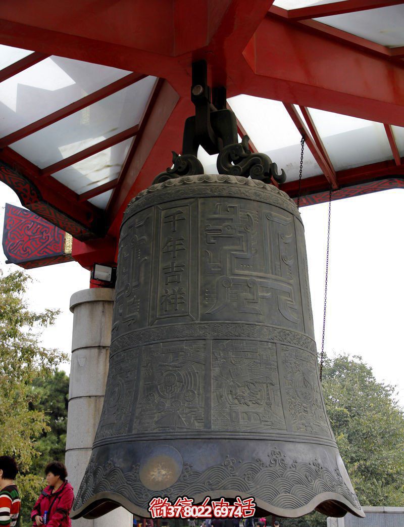 廣場千年吉祥銅鐘雕塑 廣場千年吉祥銅鐘雕塑