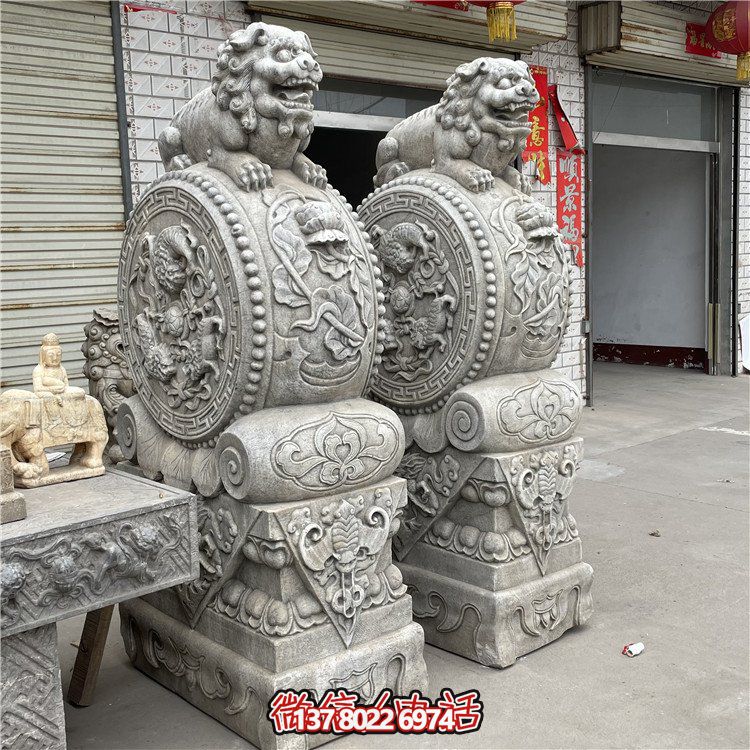 大個(gè)的石雕門(mén)墩抱鼓石，漢白玉仿古門(mén)墩