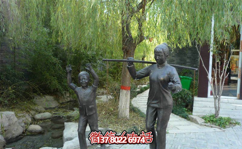景區(qū)創(chuàng)意古代幫媽媽干活的母子雕塑 景區(qū)創(chuàng)意古代幫媽媽干活的母子雕塑