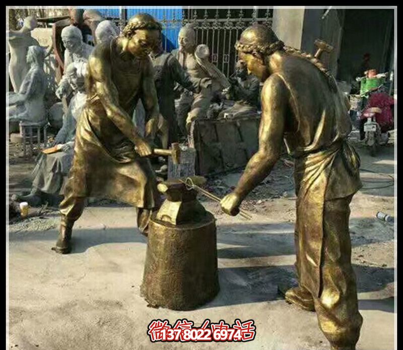 園林景區(qū)古代打鐵人物鍍金玻璃鋼仿銅雕塑 園林景區(qū)古代打鐵人物鍍金玻璃鋼仿銅雕塑