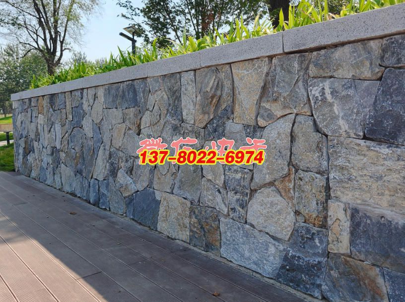 景石碎拼景觀墻:自然與藝術交融的景觀雕塑,石雕工藝的質樸美學呈現 景石碎拼景觀墻:自然與藝術交融的景觀雕塑,石雕工藝的質樸美學呈現