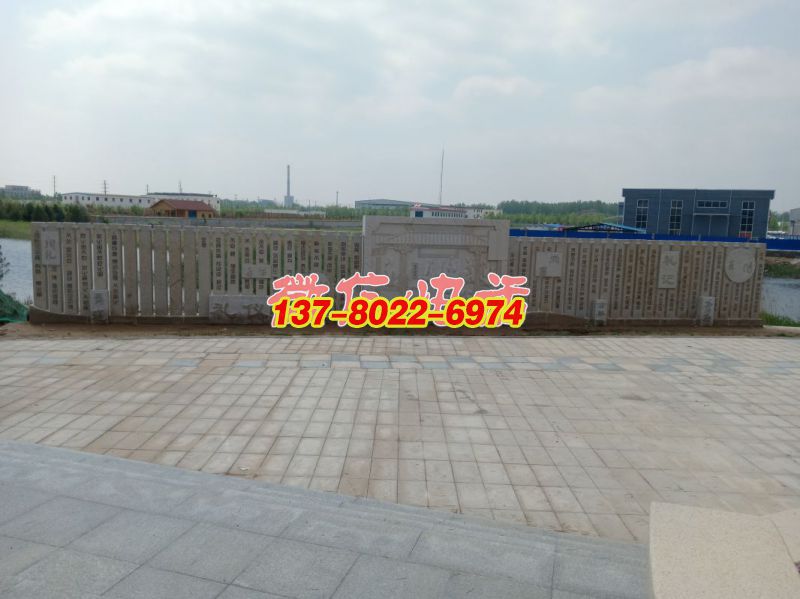 蘆葦湖景墻：孔子教學，長20米，高2